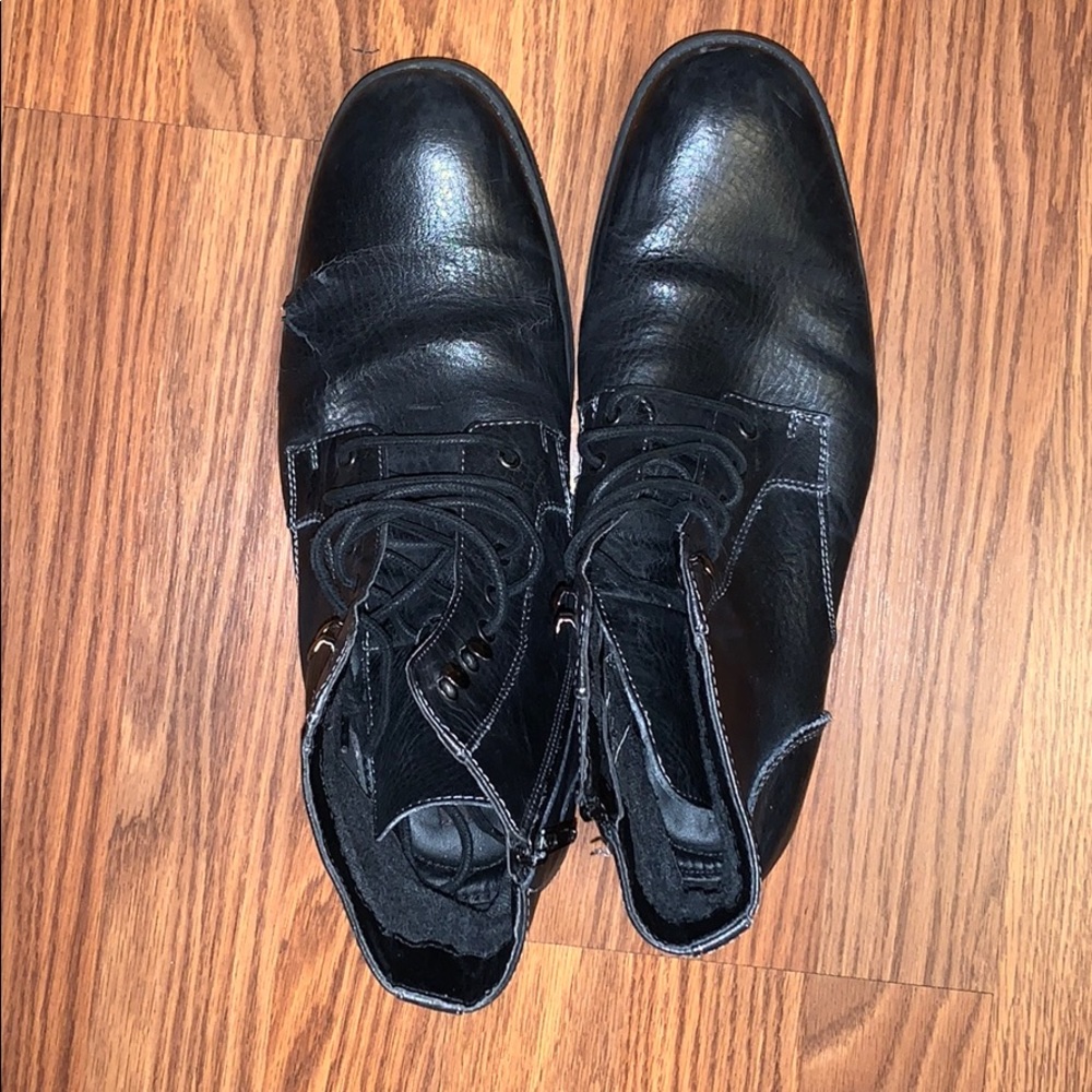 Men’s black boots.